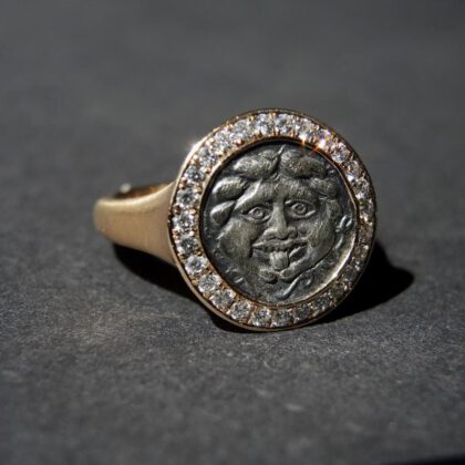 Ring 750 / 18 kt Roségold, Medusa griechische Gottheit Silber, Diamanten