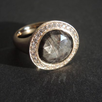 Ring 750 / 18 kt Roségold, Saphir grey-brown, Diamanten